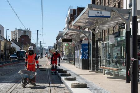 Face aux fortes chaleurs, les entreprises qui réalisent les travaux du T1 s’adaptent !