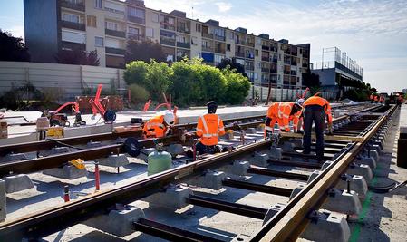 [Montreuil] – La pose des rails a démarré !