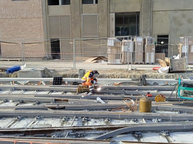 Travaux de pose des rails le long de la ligne © Département de la Seine-Saint-Denis