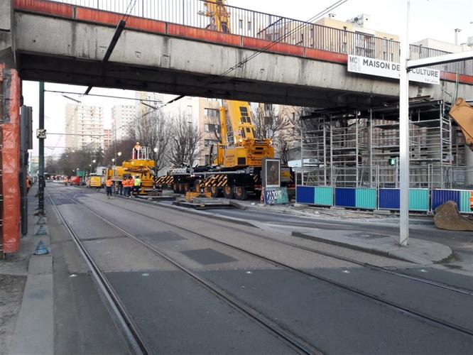 Démolition de la passerelle entre Bobigny 2 et la résidence des Sablon ©Département de la Seine-Saint-Denis