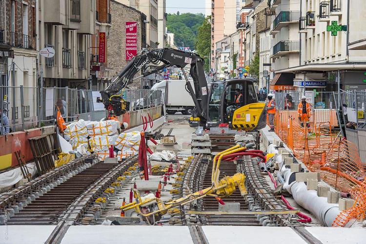 Travaux de pose des rails le long de la ligne © Département de la Seine-Saint-Denis