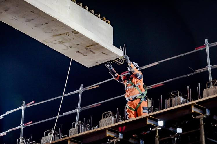 Pose du tablier du pont de franchissement de l'A3 © Département de la Seine-Saint-Denis