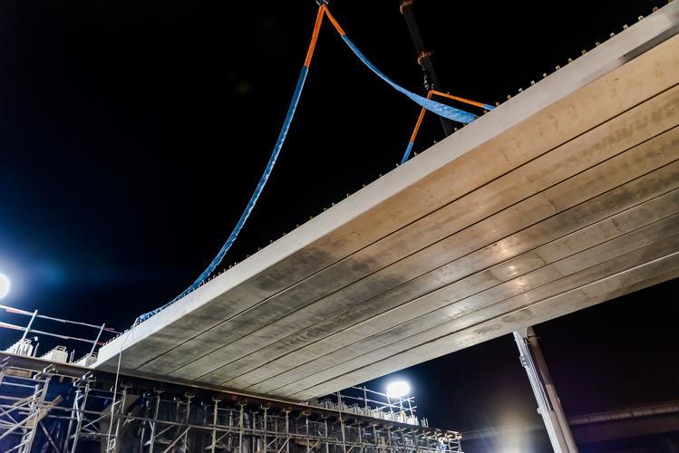 Pose du tablier du pont de franchissement de l'A3 © Département de la Seine-Saint-Denis